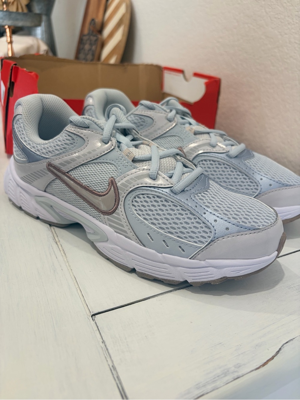 6.5 youth/8 women’s Nike V5 Runner Athletic Sneakers in Aura/Moon
